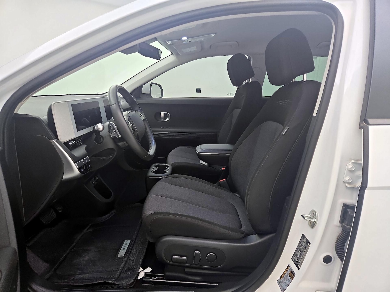 2024 Hyundai IONIQ 5 SEL - Photo 12