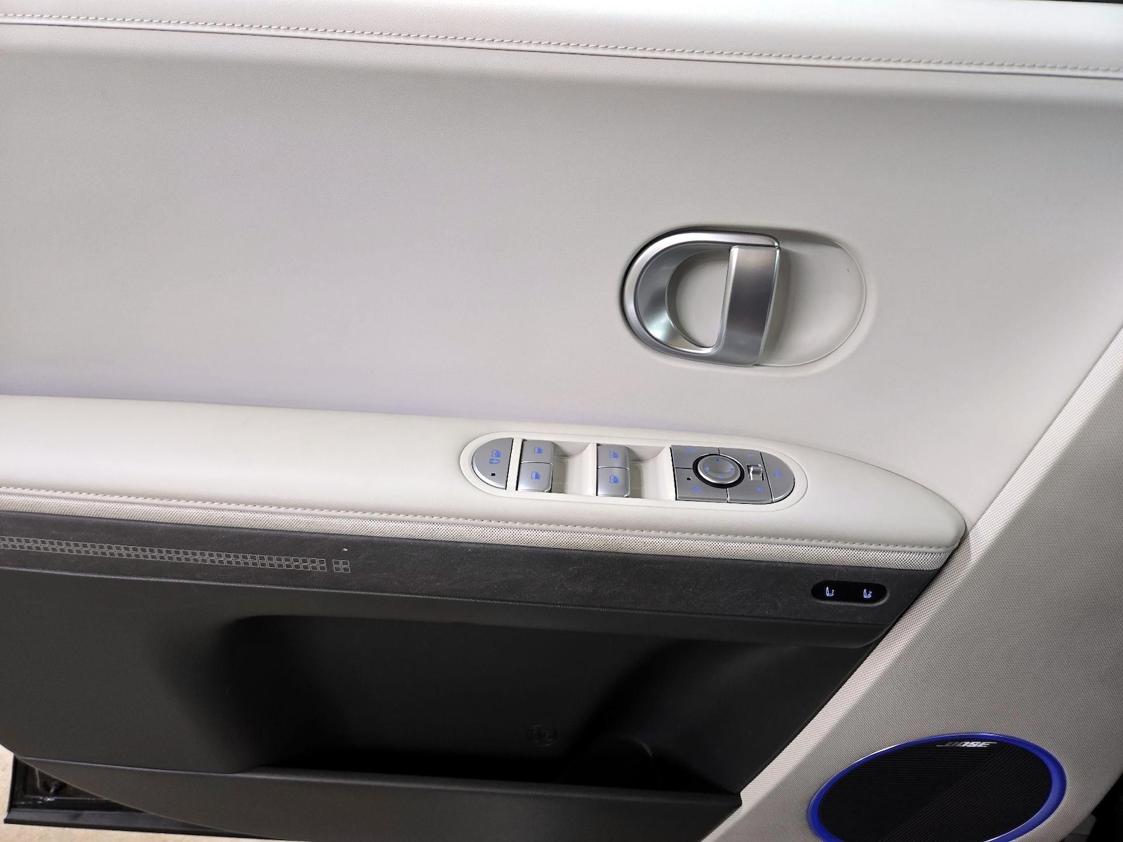 2024 Hyundai IONIQ 5 Limited - Photo 13
