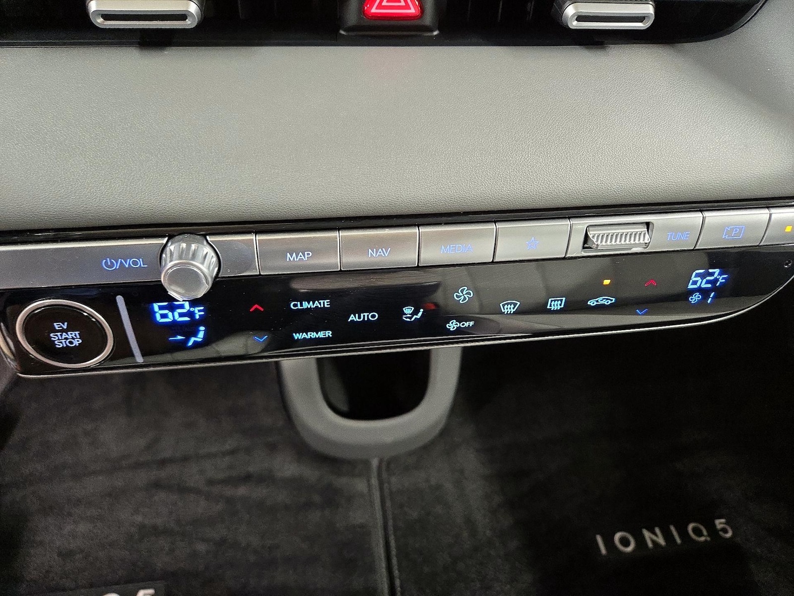 2024 Hyundai IONIQ 5 Limited - Photo 18