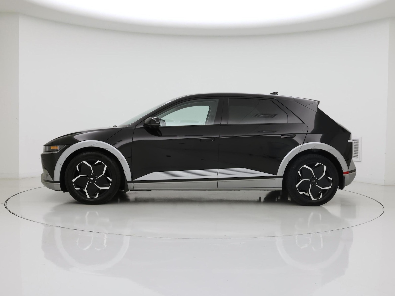 2024 Hyundai IONIQ 5 Limited - Photo 4