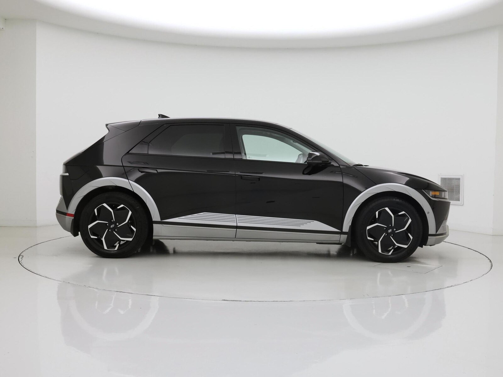 2024 Hyundai IONIQ 5 Limited - Photo 8