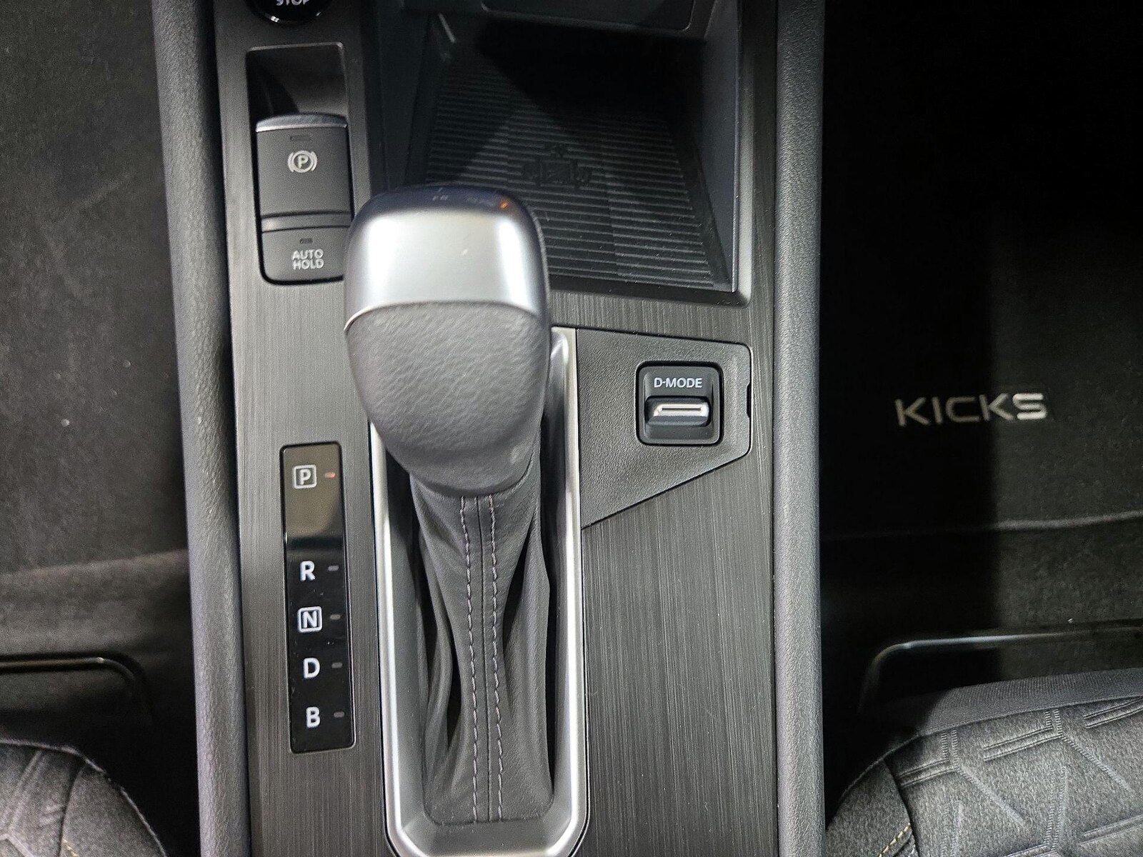2026 Nissan KICKS SV - Photo 18