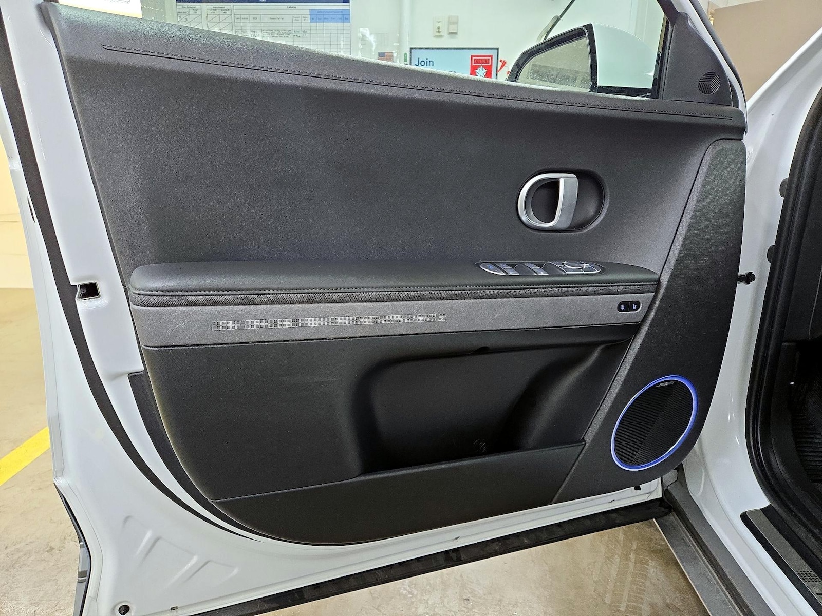2024 Hyundai IONIQ 5 Limited - Photo 13