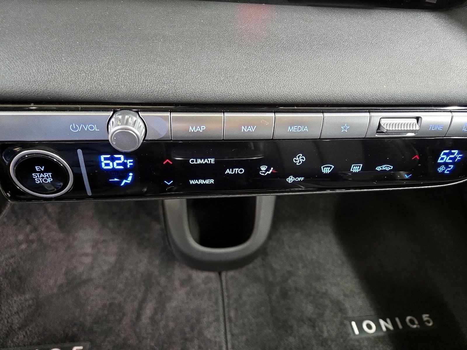 2024 Hyundai IONIQ 5 Limited - Photo 18