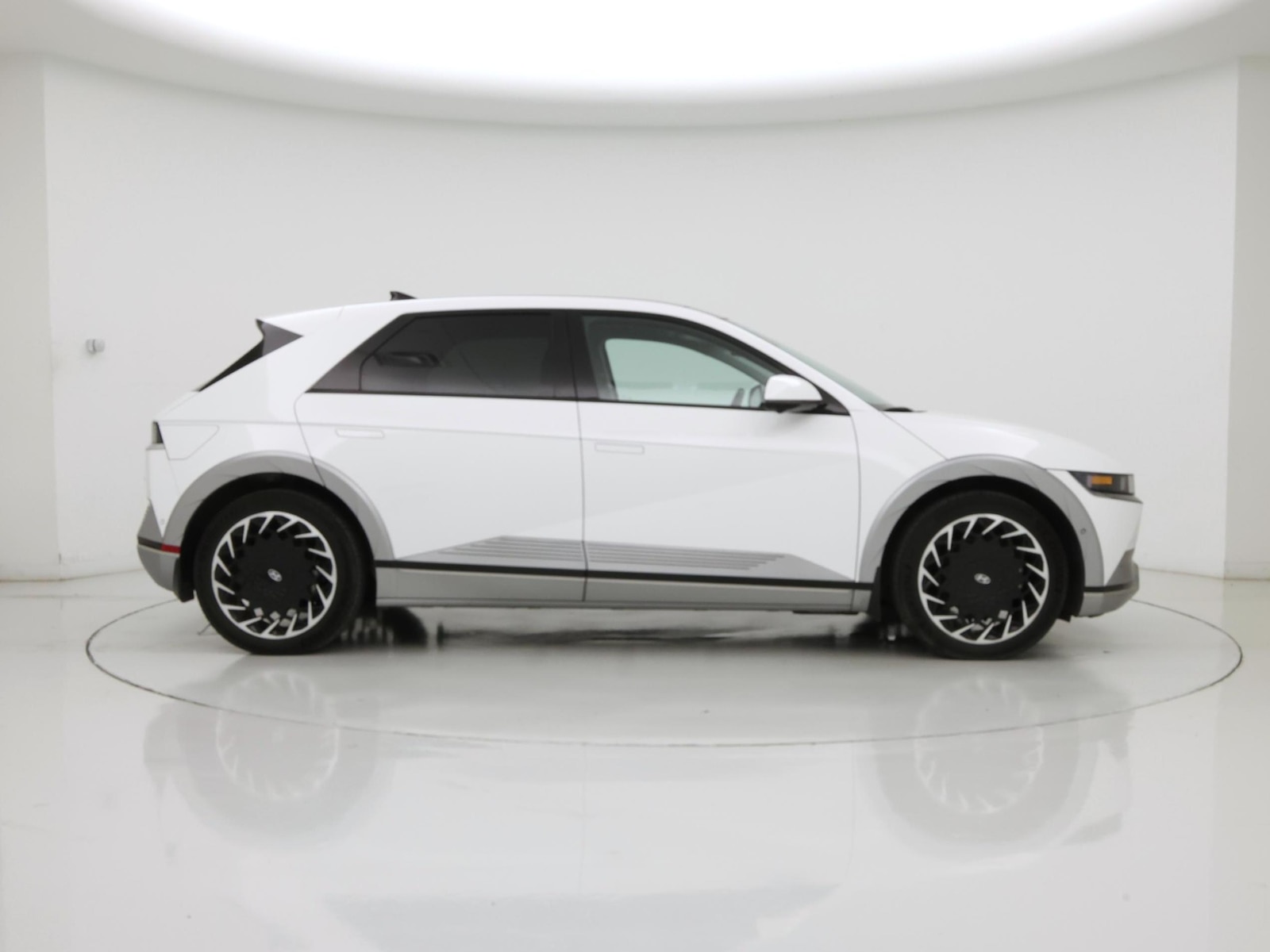 2024 Hyundai IONIQ 5 Limited - Photo 8