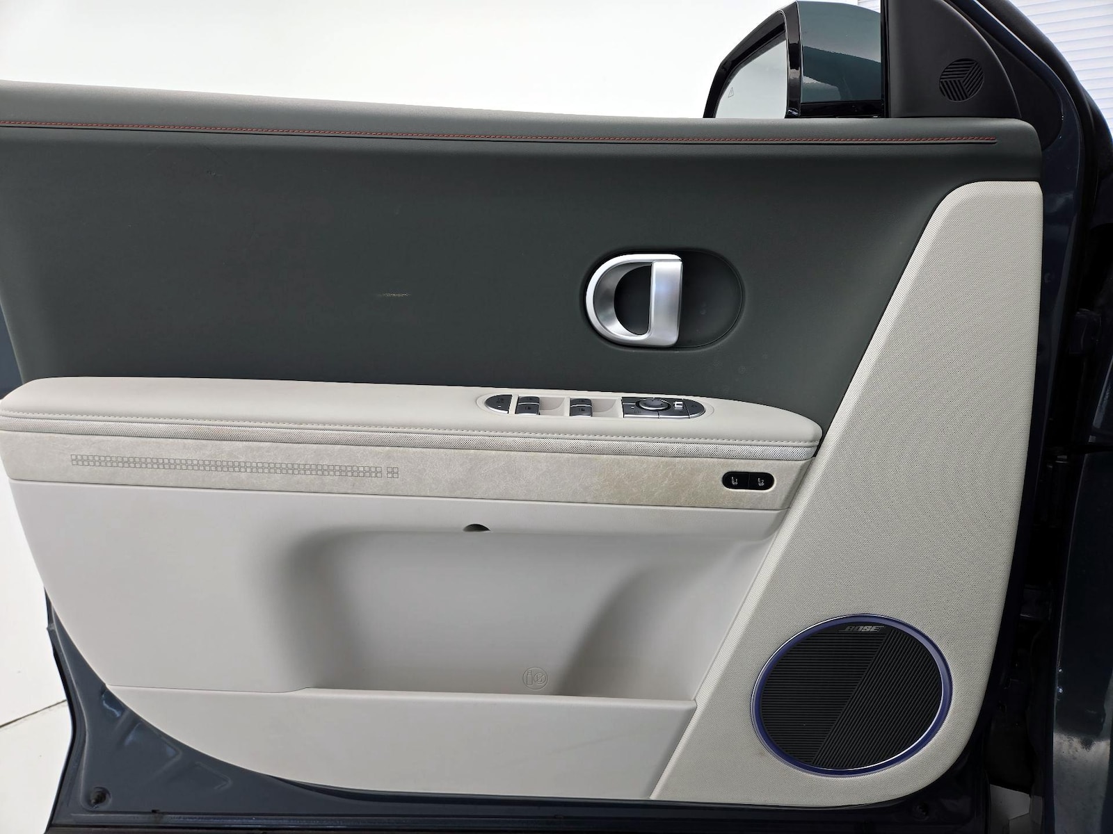 2024 Hyundai IONIQ 5 Limited - Photo 13