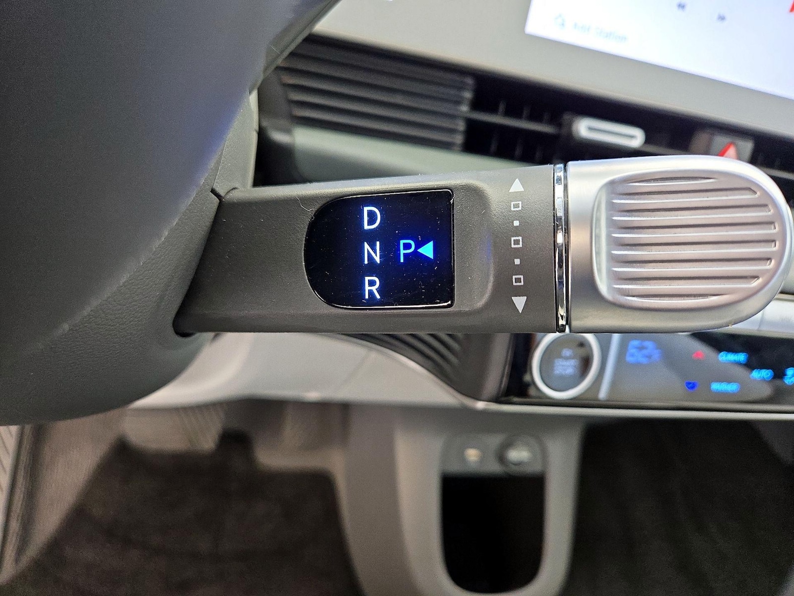2024 Hyundai IONIQ 5 Limited - Photo 19