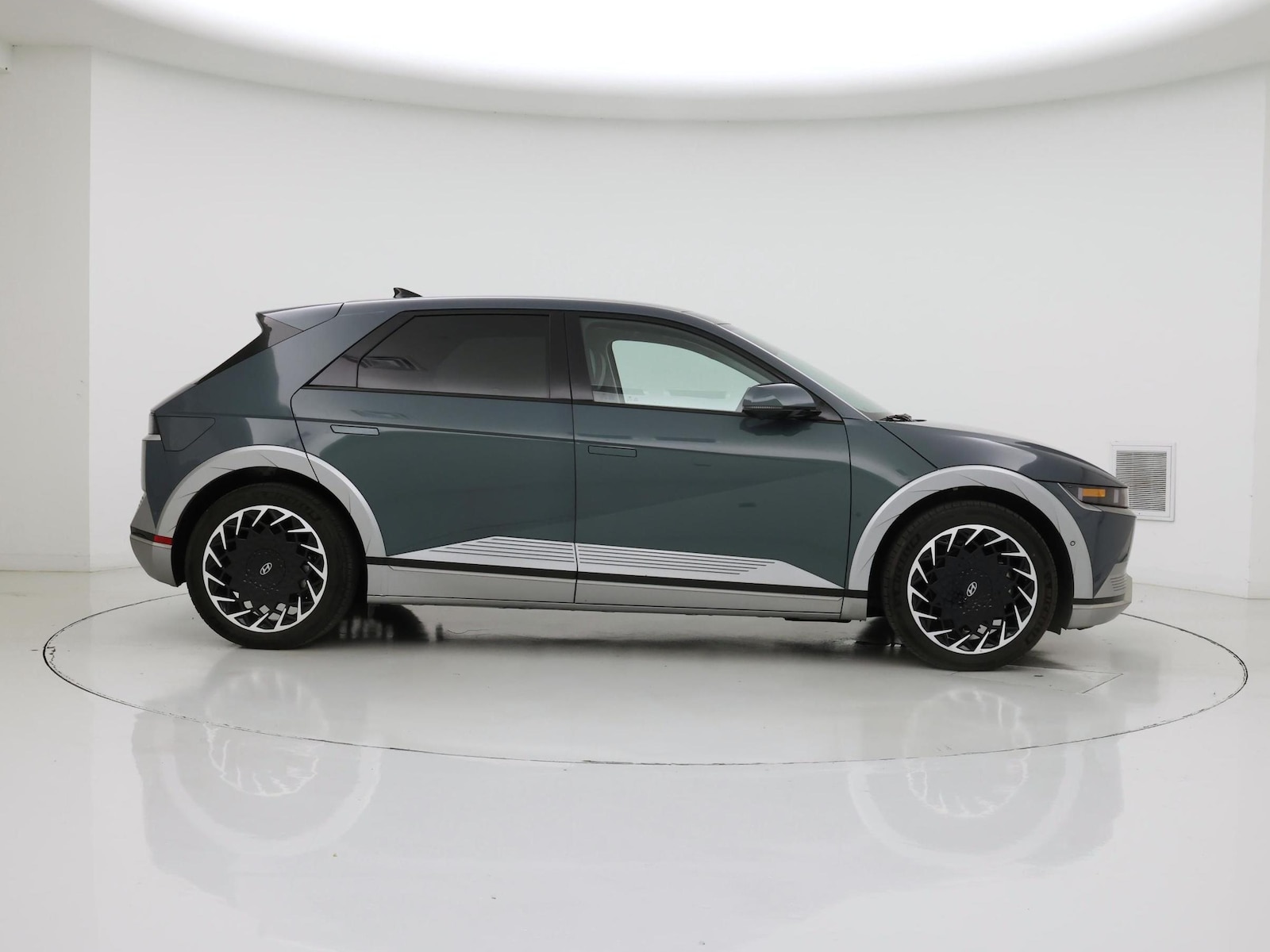 2024 Hyundai IONIQ 5 Limited - Photo 8
