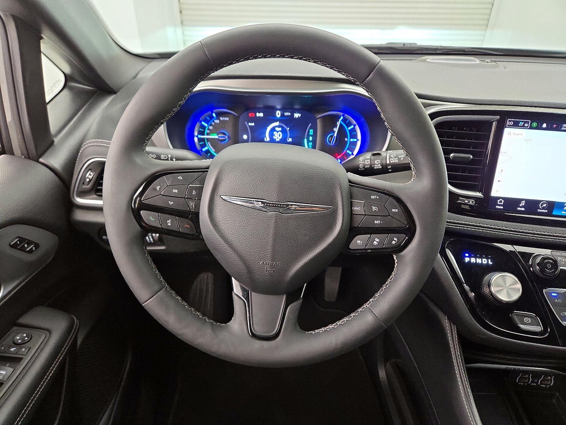 Thumbnail: 2023 Chrysler Pacifica - 10