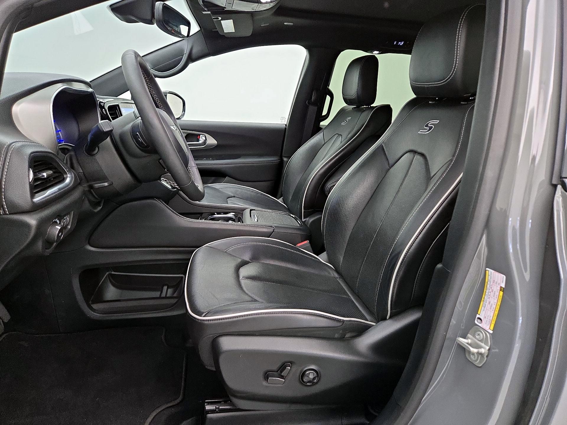 Thumbnail: 2023 Chrysler Pacifica - 11
