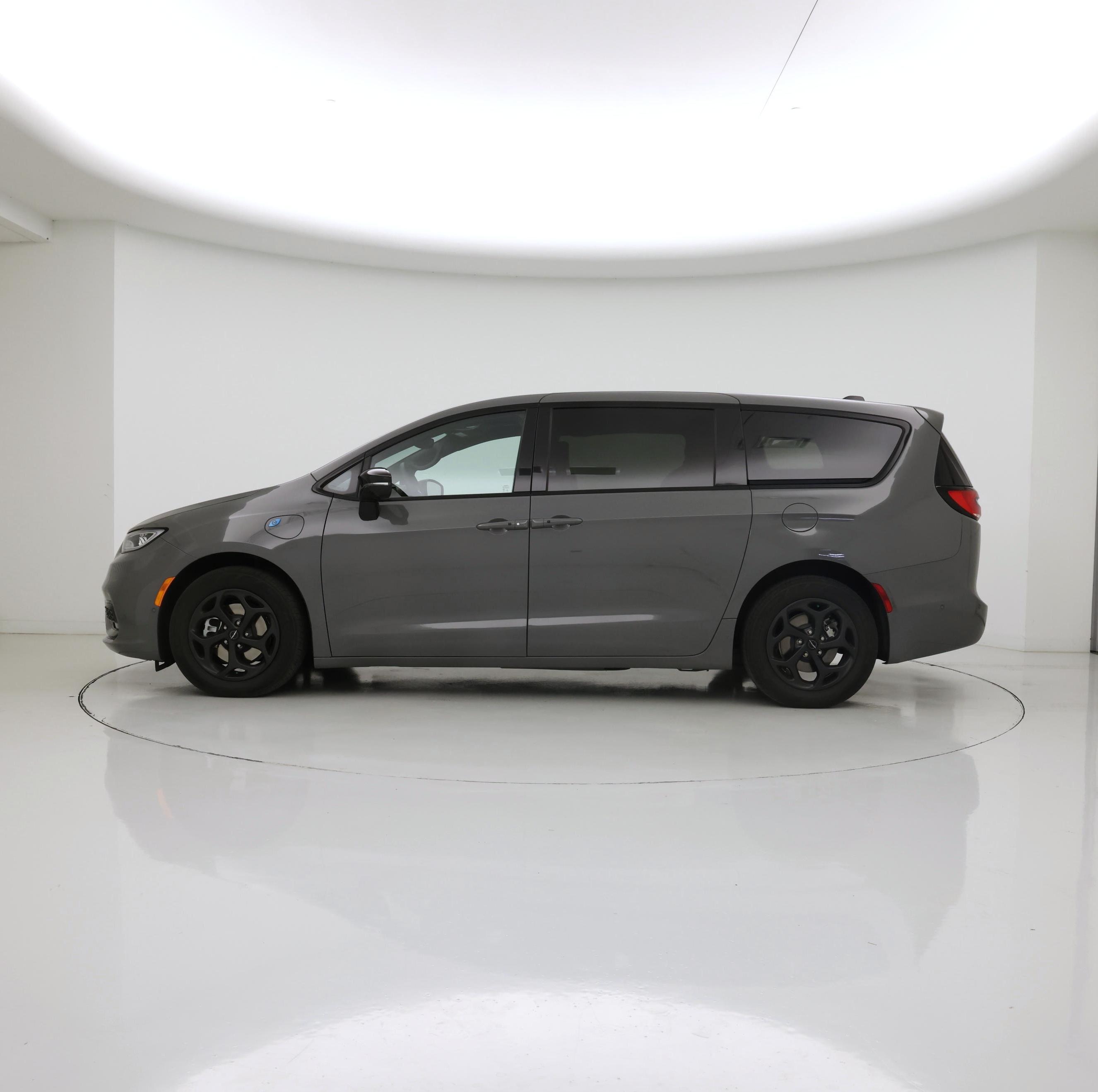 Thumbnail: 2023 Chrysler Pacifica - 3