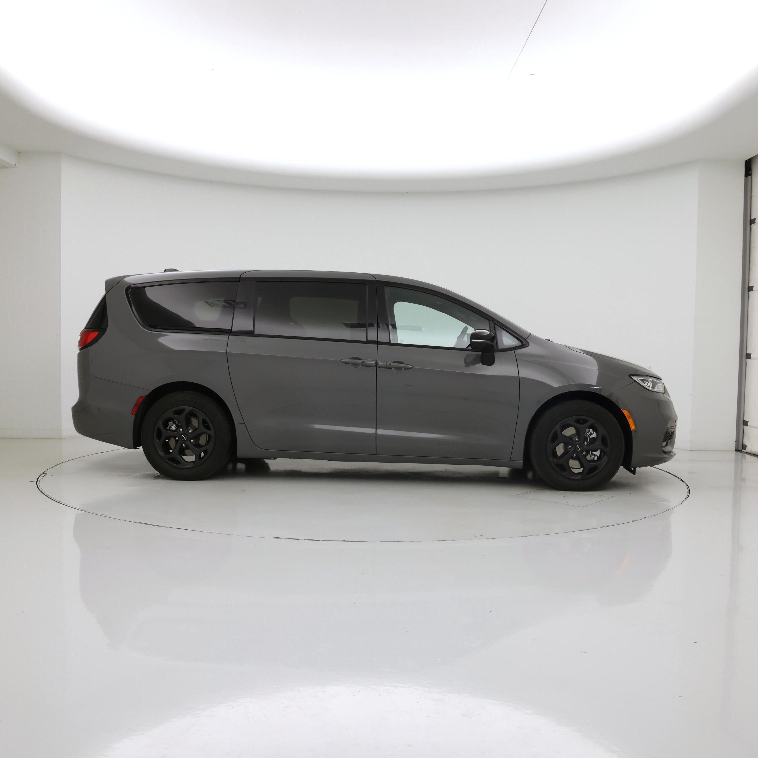 Thumbnail: 2023 Chrysler Pacifica - 7