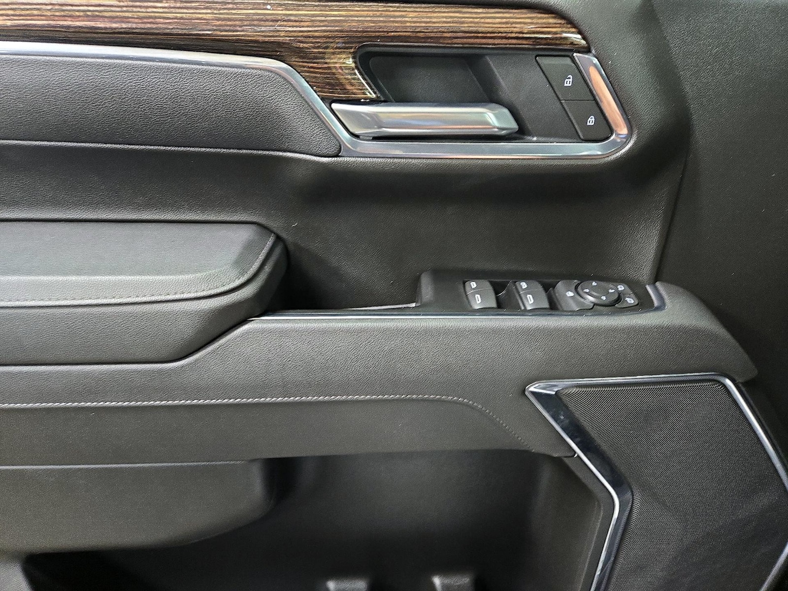 2025 GMC Sierra 1500 Elevation - Photo 13