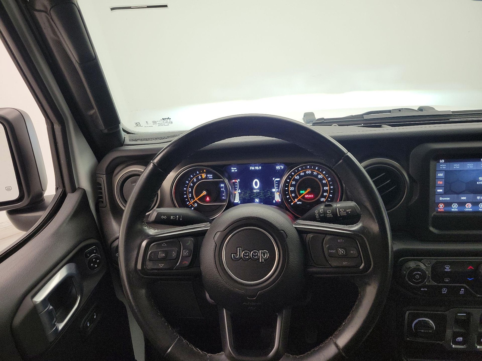 2021 Jeep Wrangler Willys - Photo 11