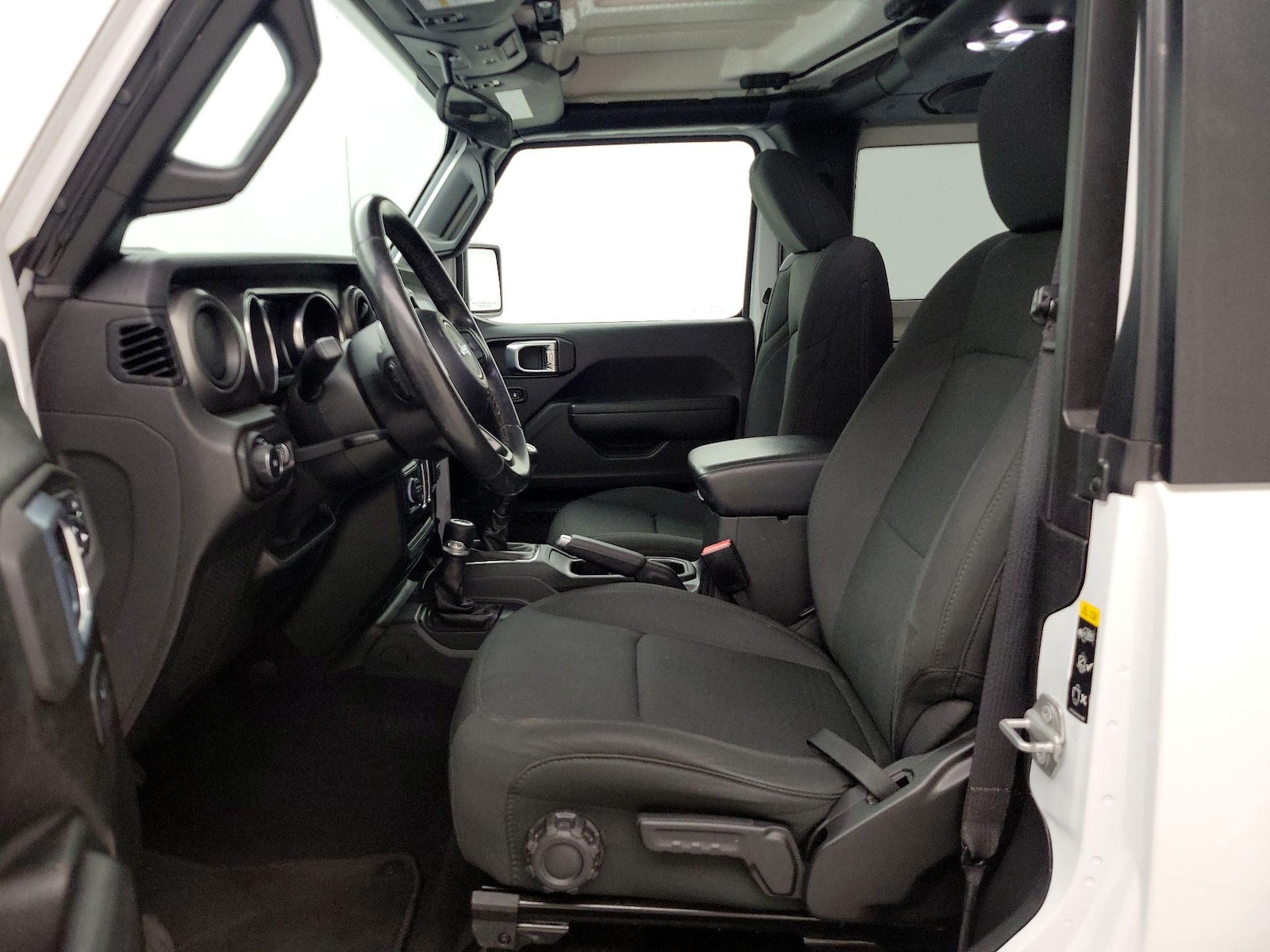 2021 Jeep Wrangler Willys - Photo 12