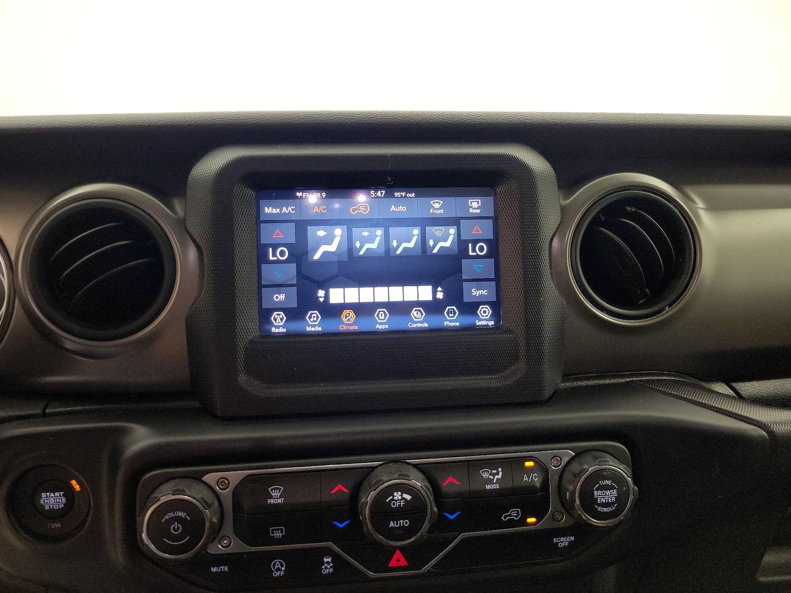 2021 Jeep Wrangler Willys - Photo 17