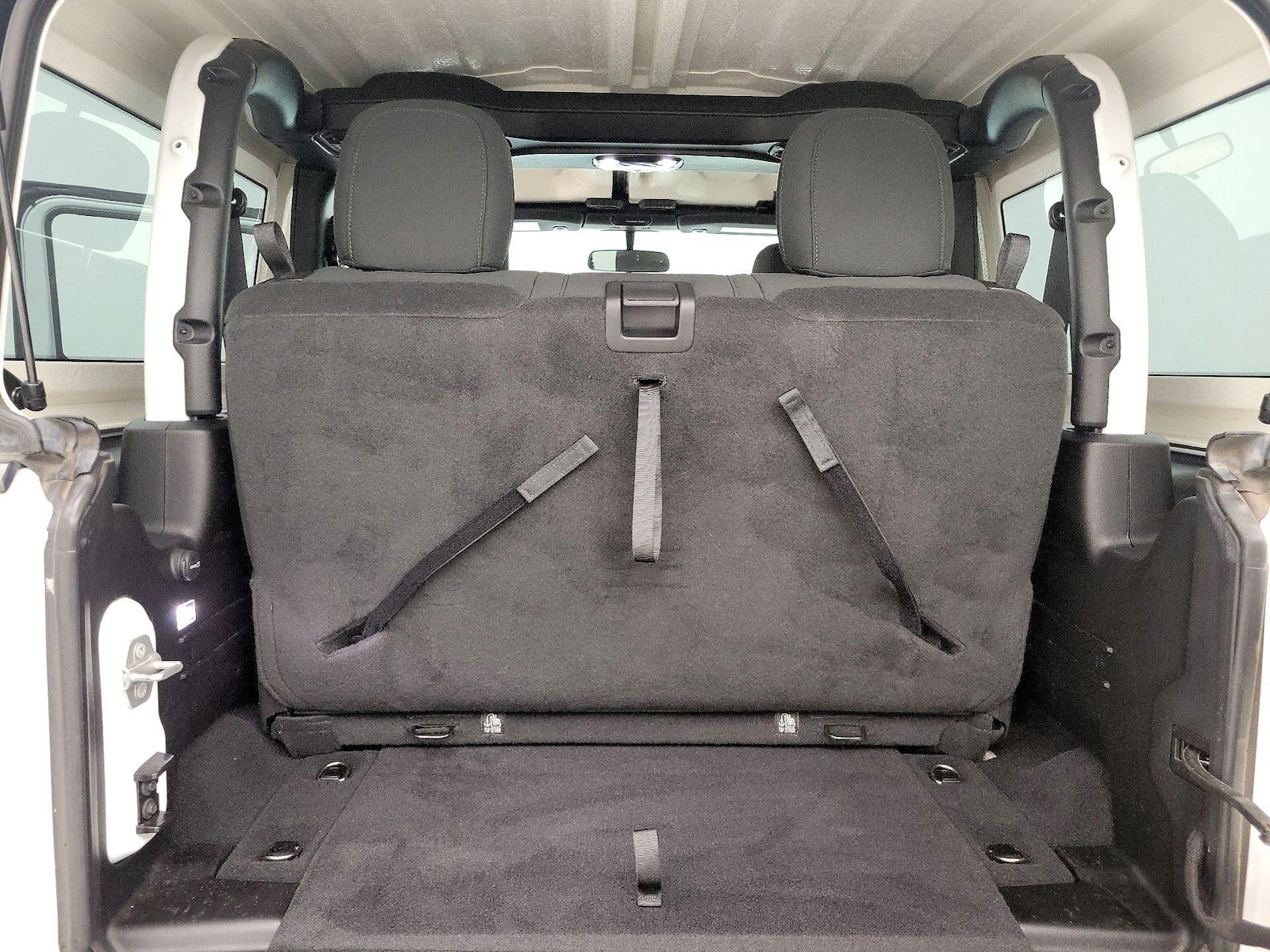 2021 Jeep Wrangler Willys - Photo 21