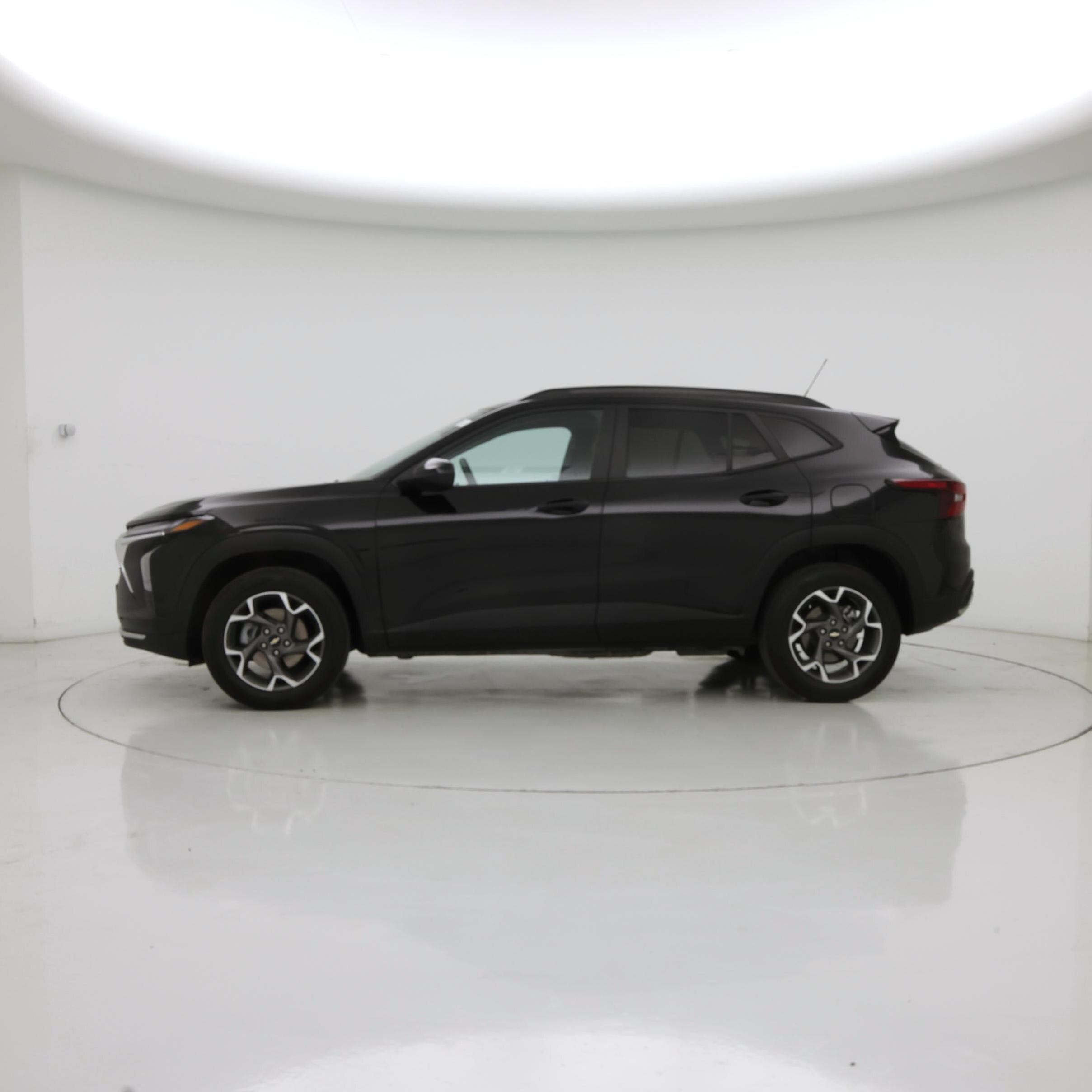 Thumbnail: 2025 Chevrolet Trax - 3