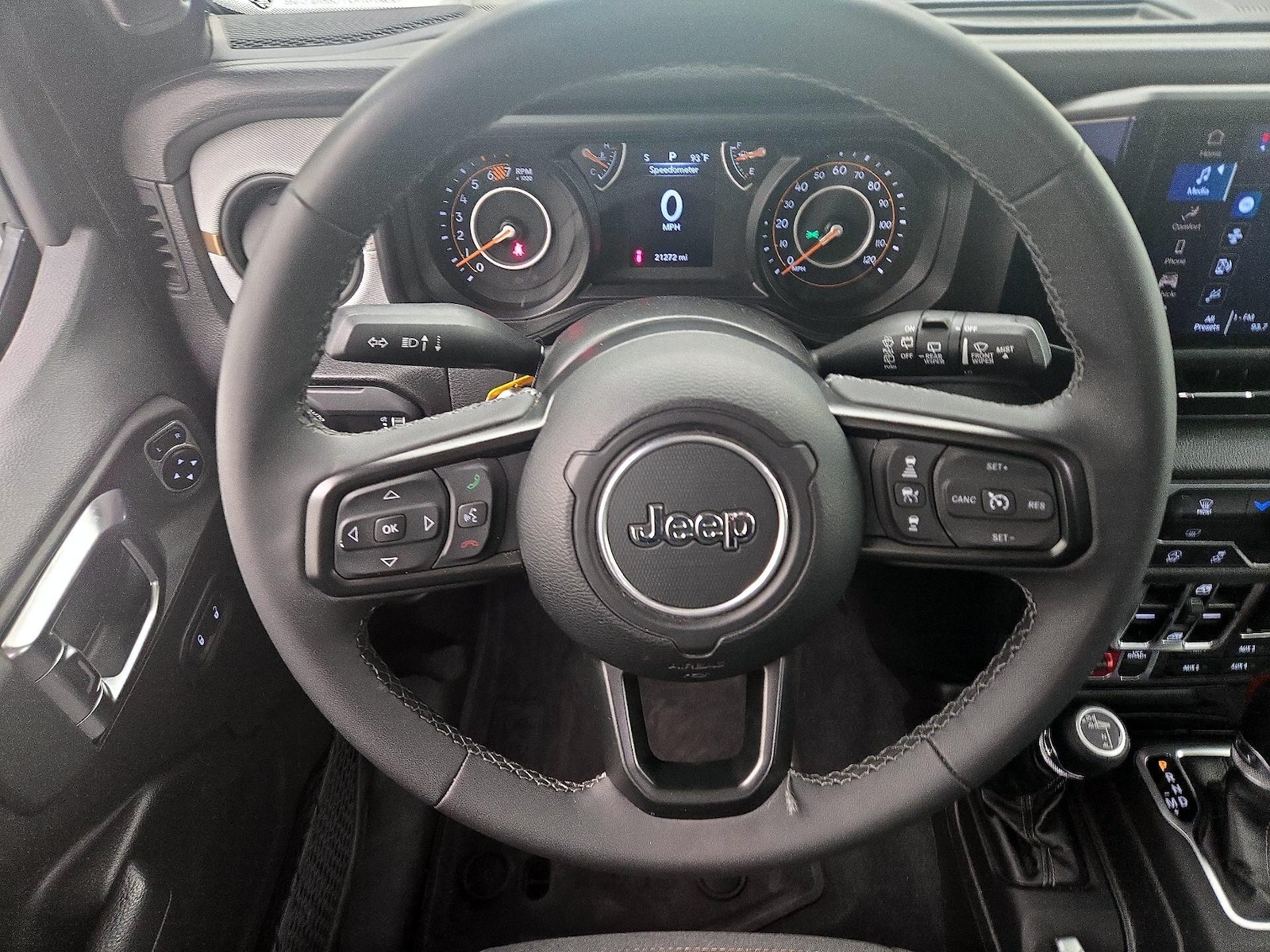 2025 Jeep Wrangler 4-Door Willys - Photo 11