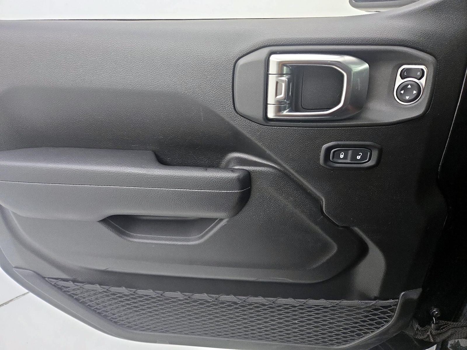 2025 Jeep Wrangler 4-Door Willys - Photo 13