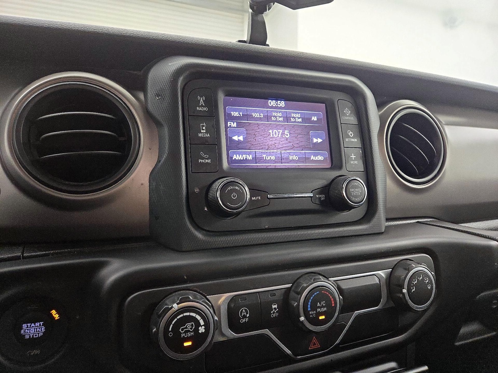 2020 Jeep Wrangler Sport - Photo 17