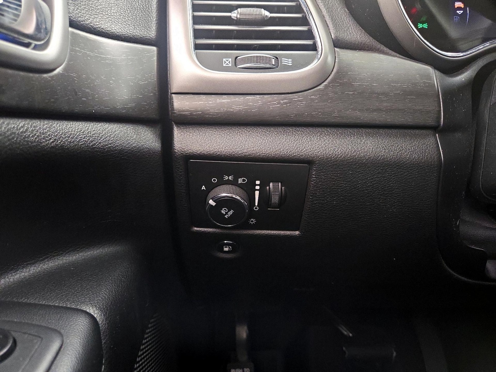 2018 Jeep Grand Cherokee Altitude - Photo 14