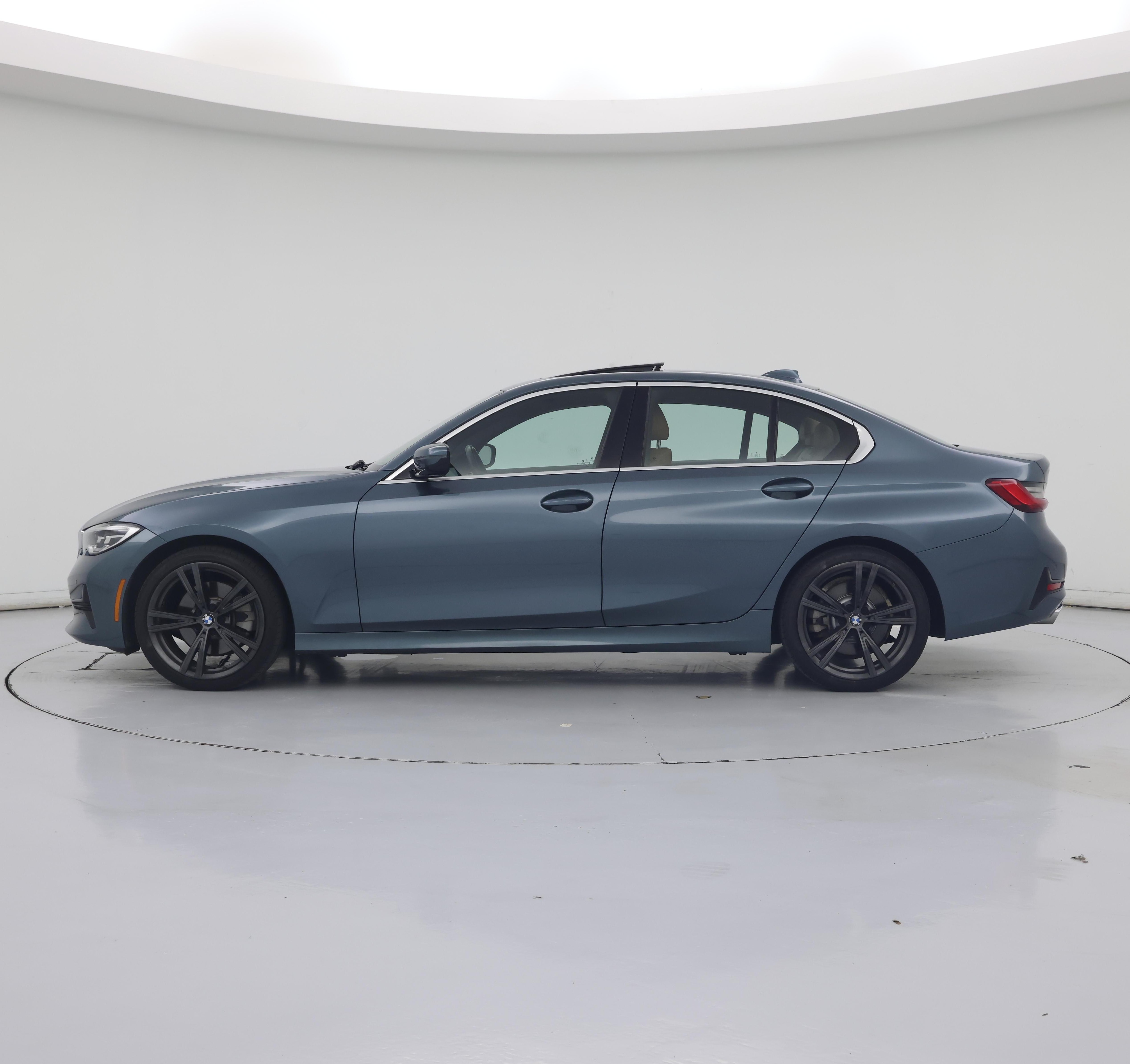 Thumbnail: 2021 BMW 3 Series - 3
