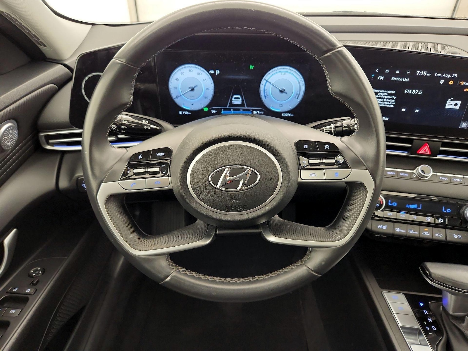 2023 Hyundai Elantra Limited - Photo 11