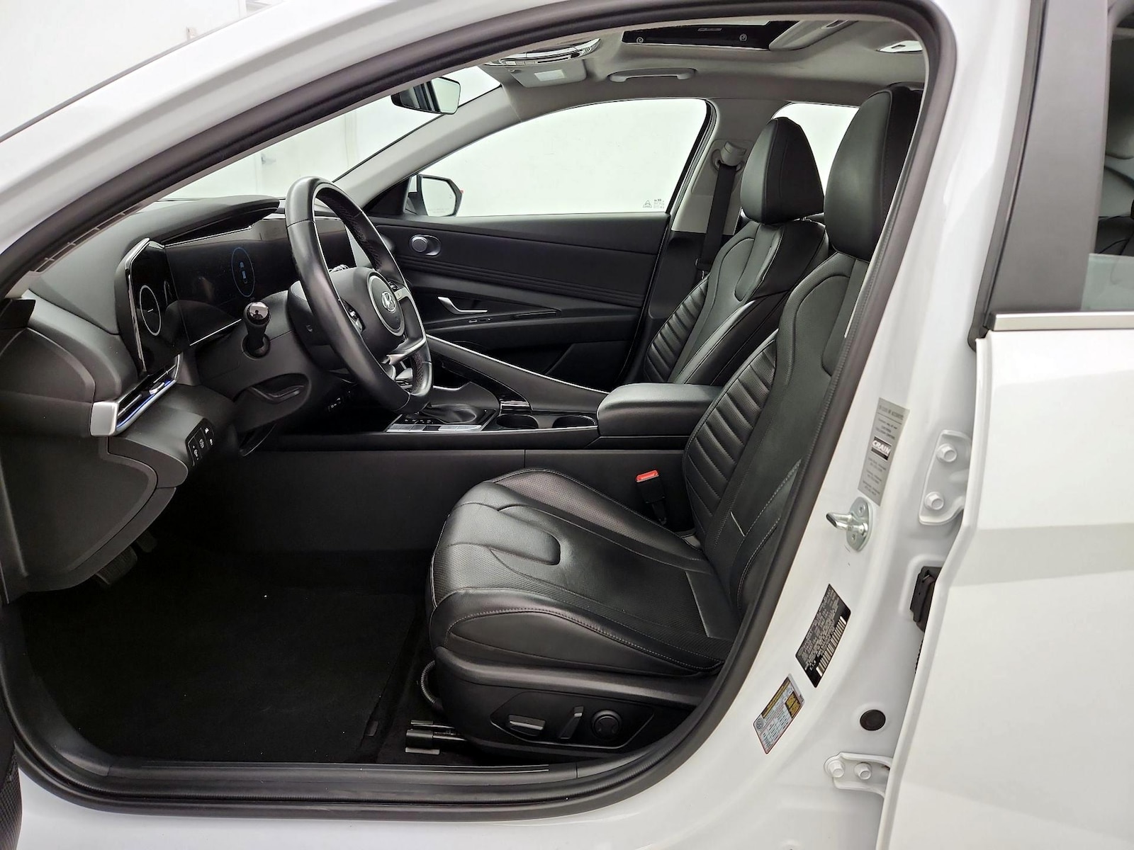 2023 Hyundai Elantra Limited - Photo 12