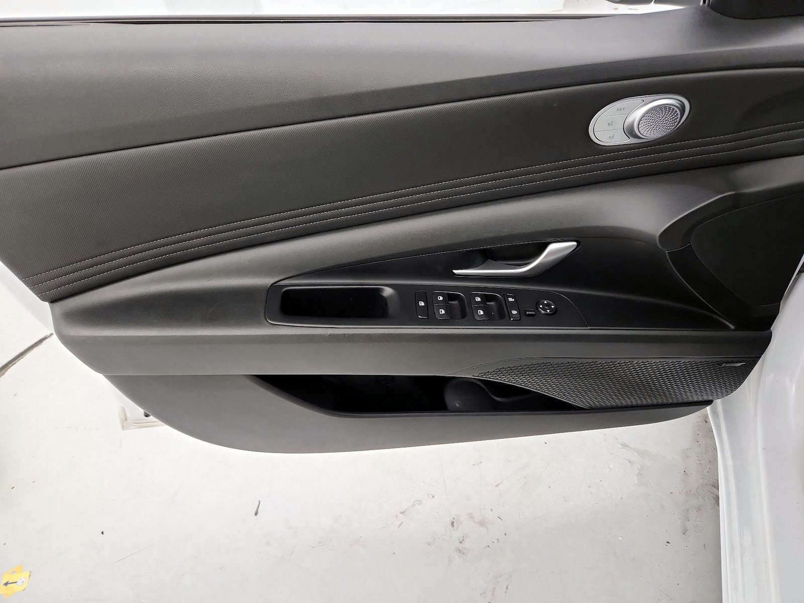 2023 Hyundai Elantra Limited - Photo 13