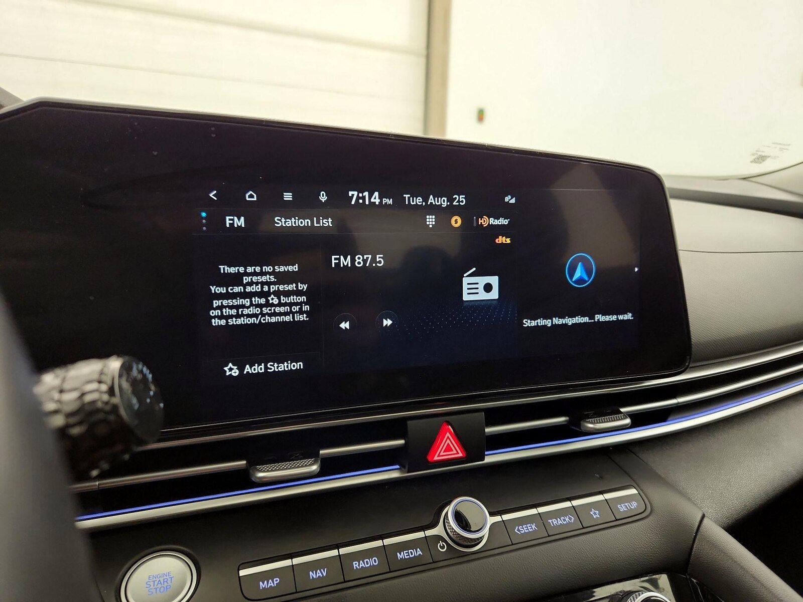 2023 Hyundai Elantra Limited - Photo 17