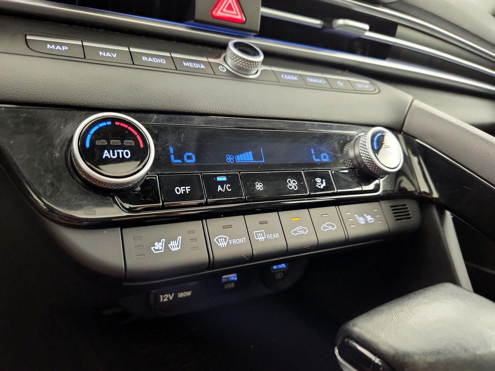 2023 Hyundai Elantra Limited - Photo 18