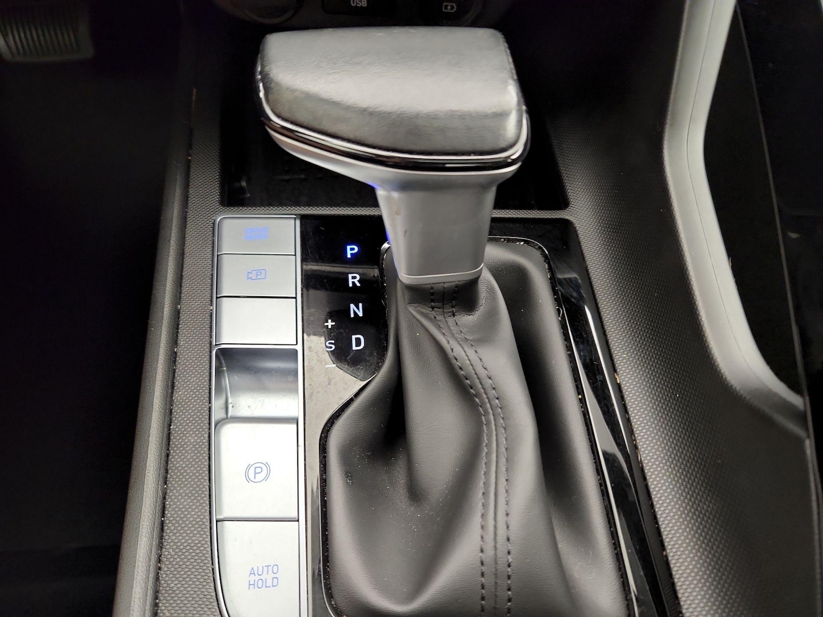 2023 Hyundai Elantra Limited - Photo 19