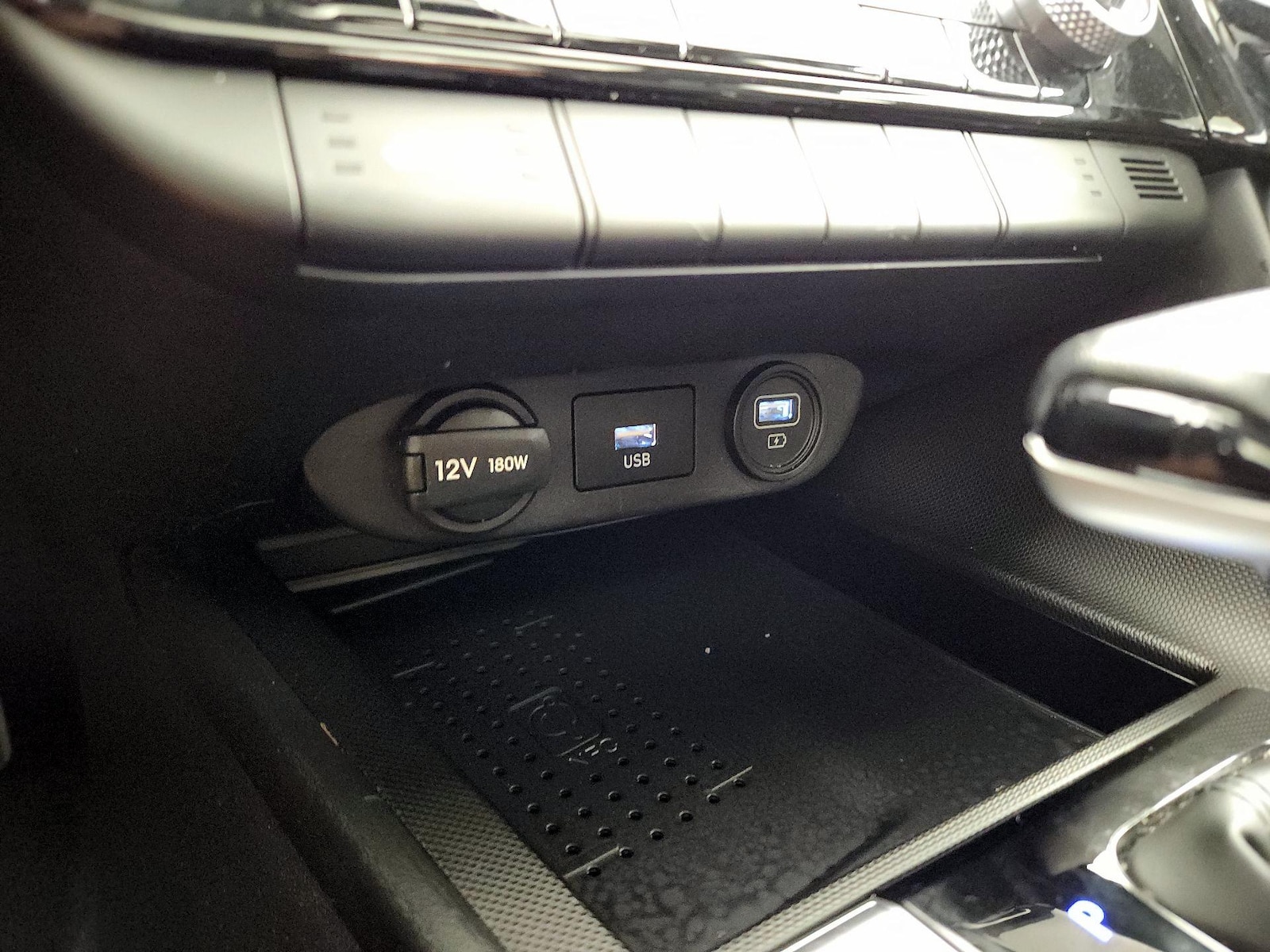 2023 Hyundai Elantra Limited - Photo 20