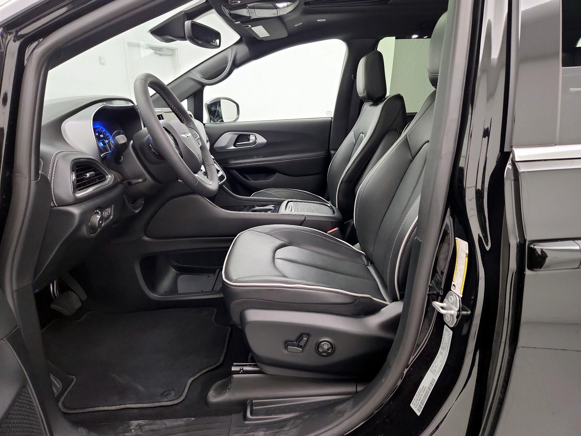 Thumbnail: 2026 Chrysler Pacifica - 11