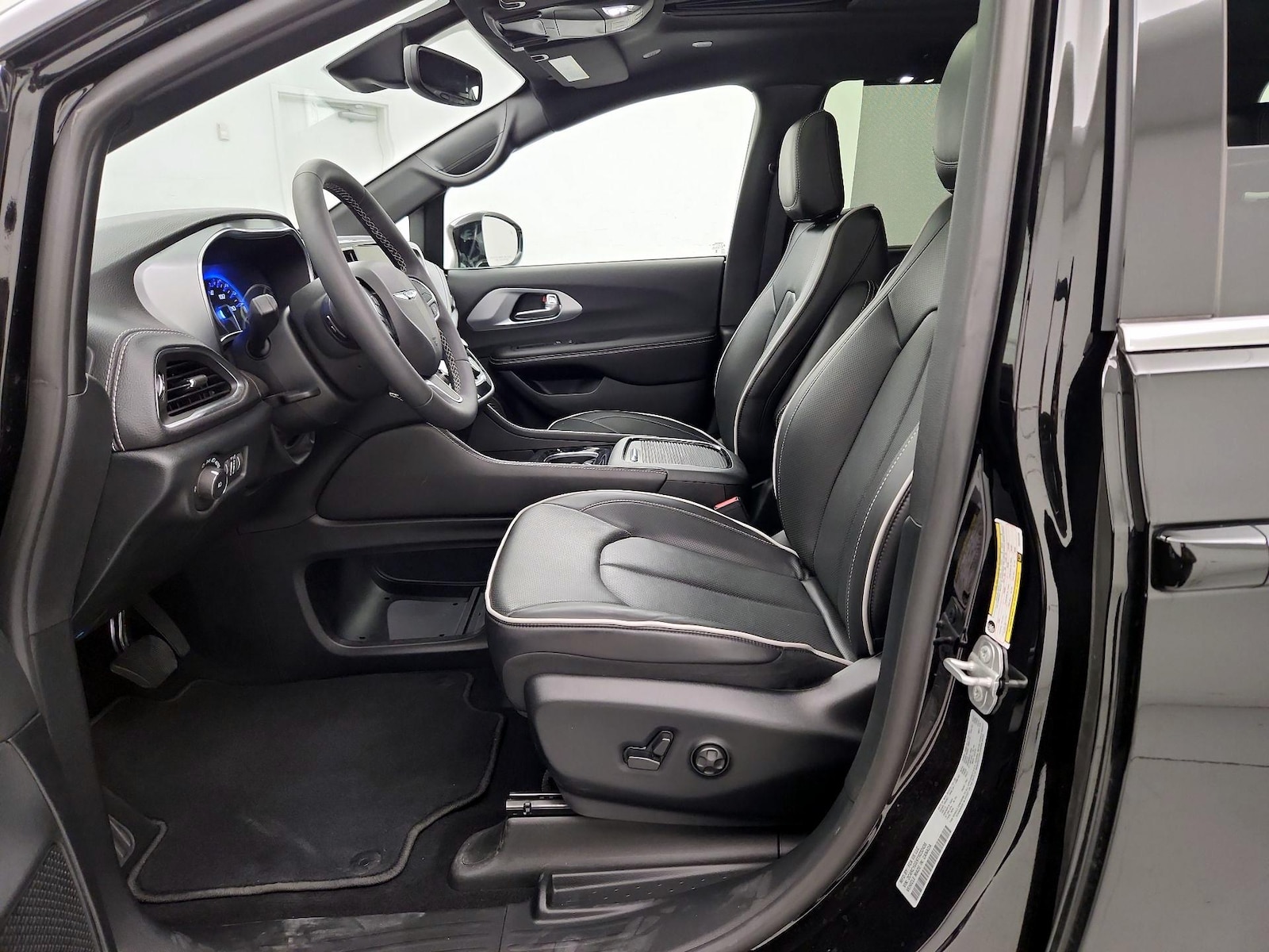 2026 Chrysler Pacifica Limited - Photo 12