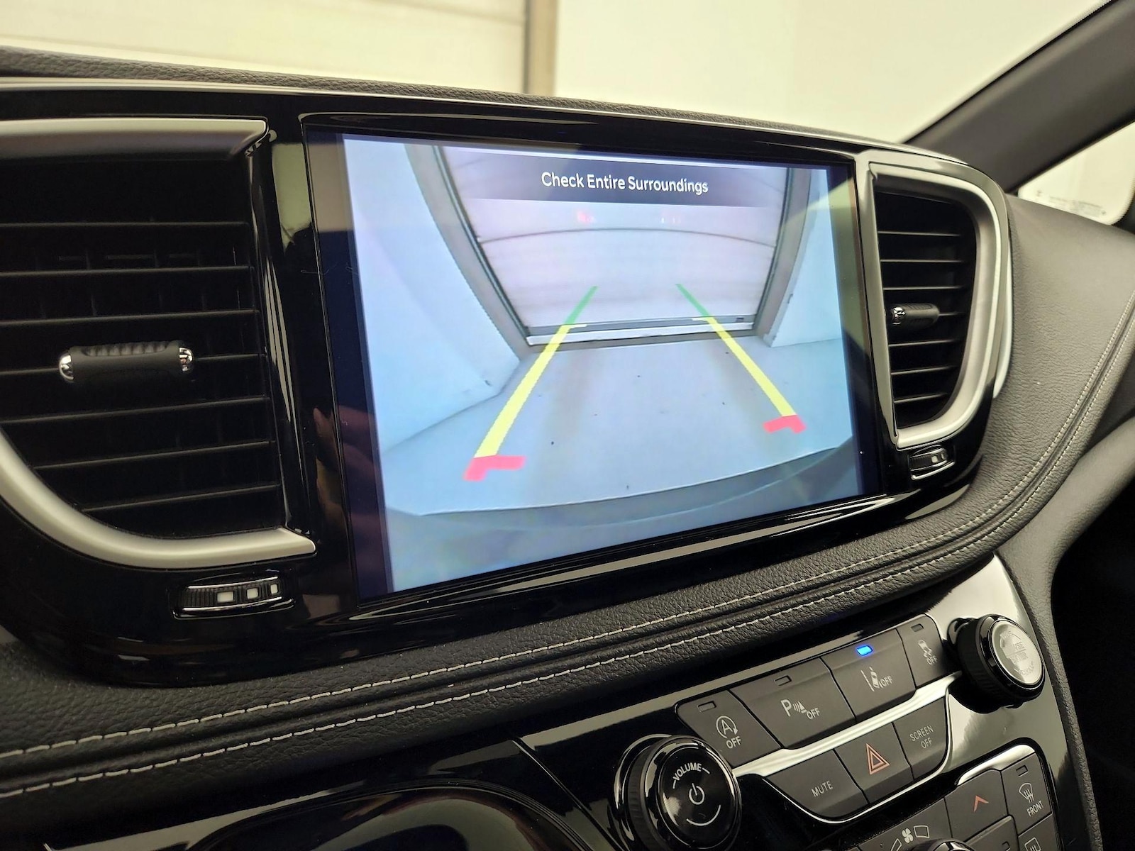 2026 Chrysler Pacifica Limited - Photo 16