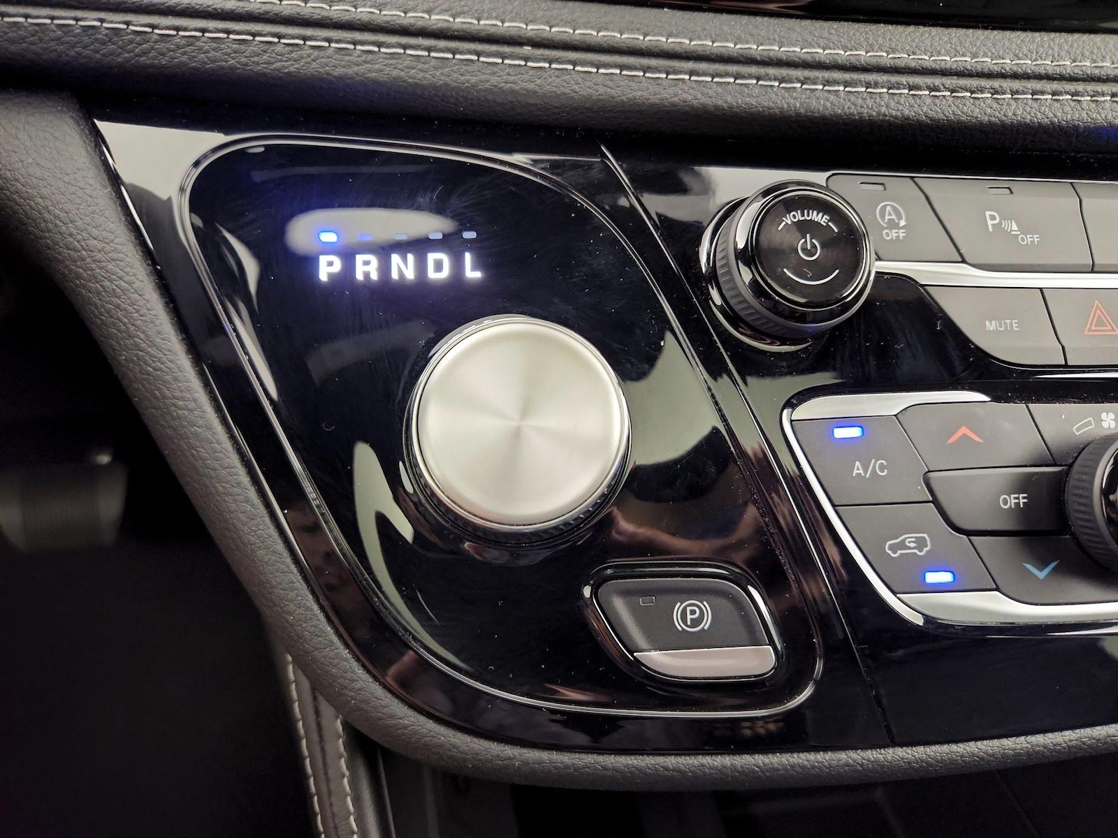 2026 Chrysler Pacifica Limited - Photo 19