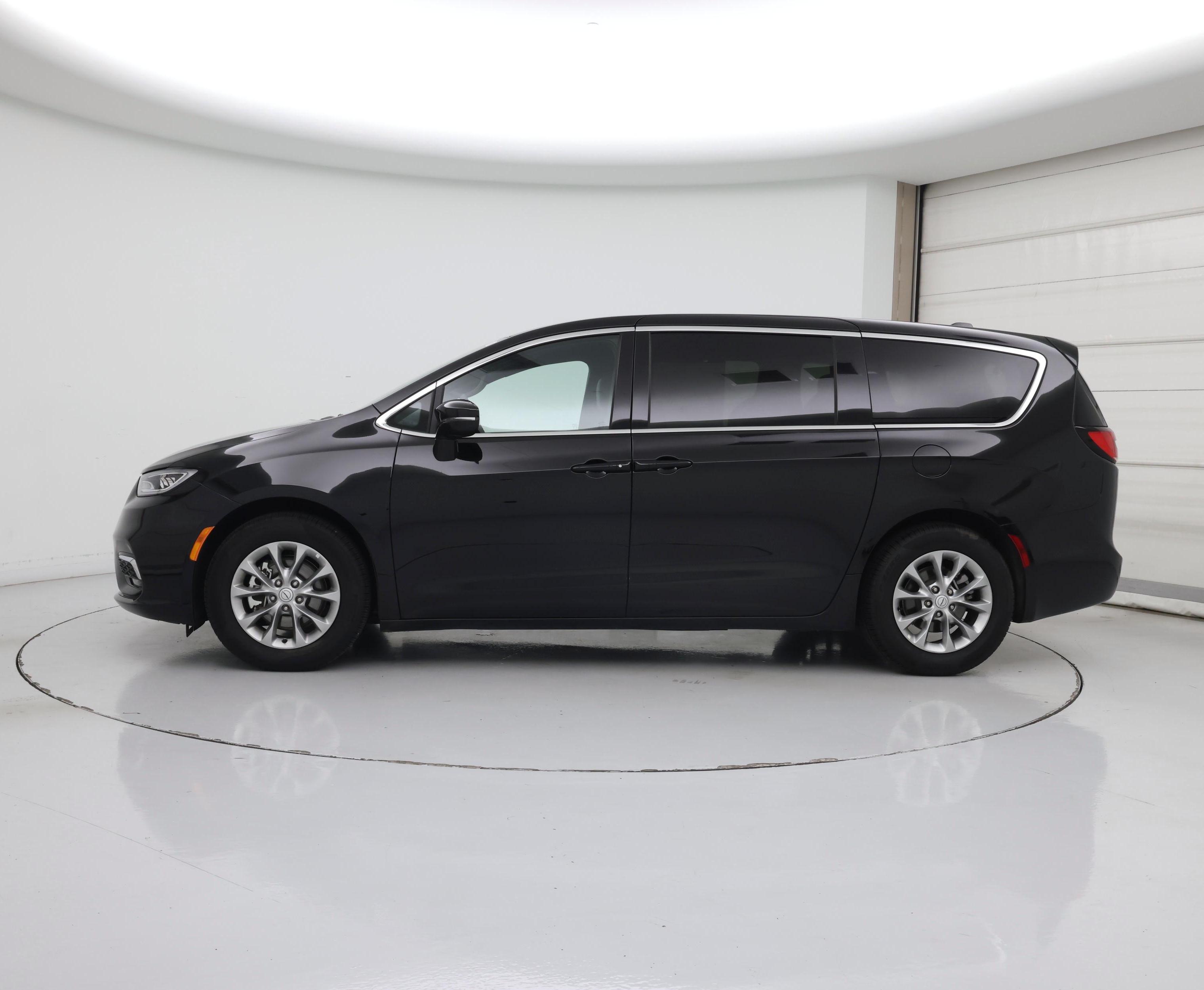 Thumbnail: 2026 Chrysler Pacifica - 3