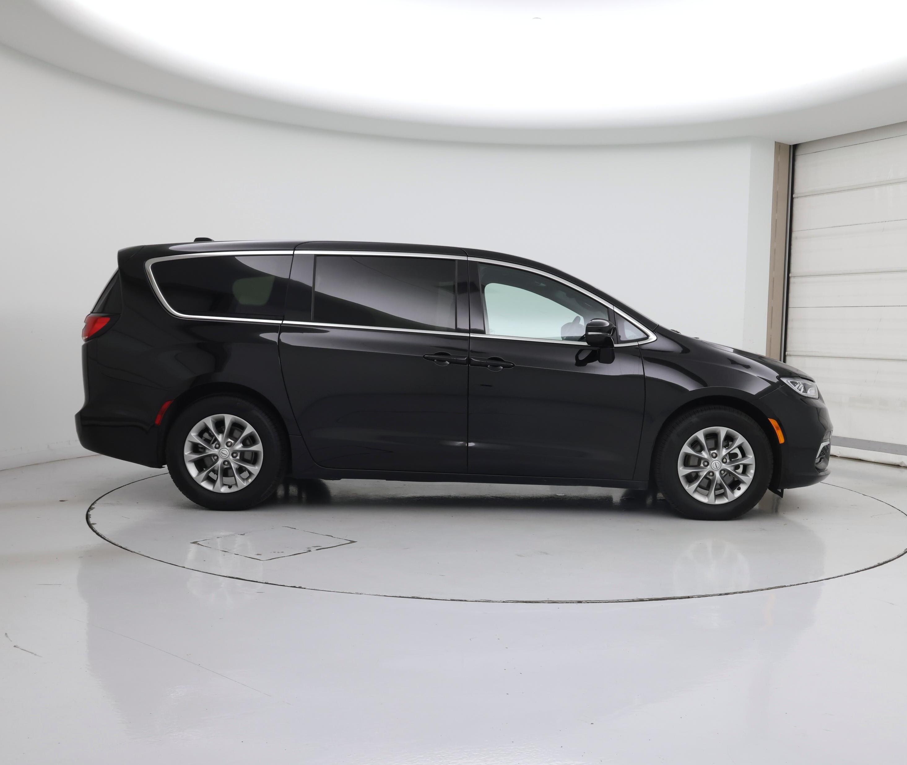 Thumbnail: 2026 Chrysler Pacifica - 7