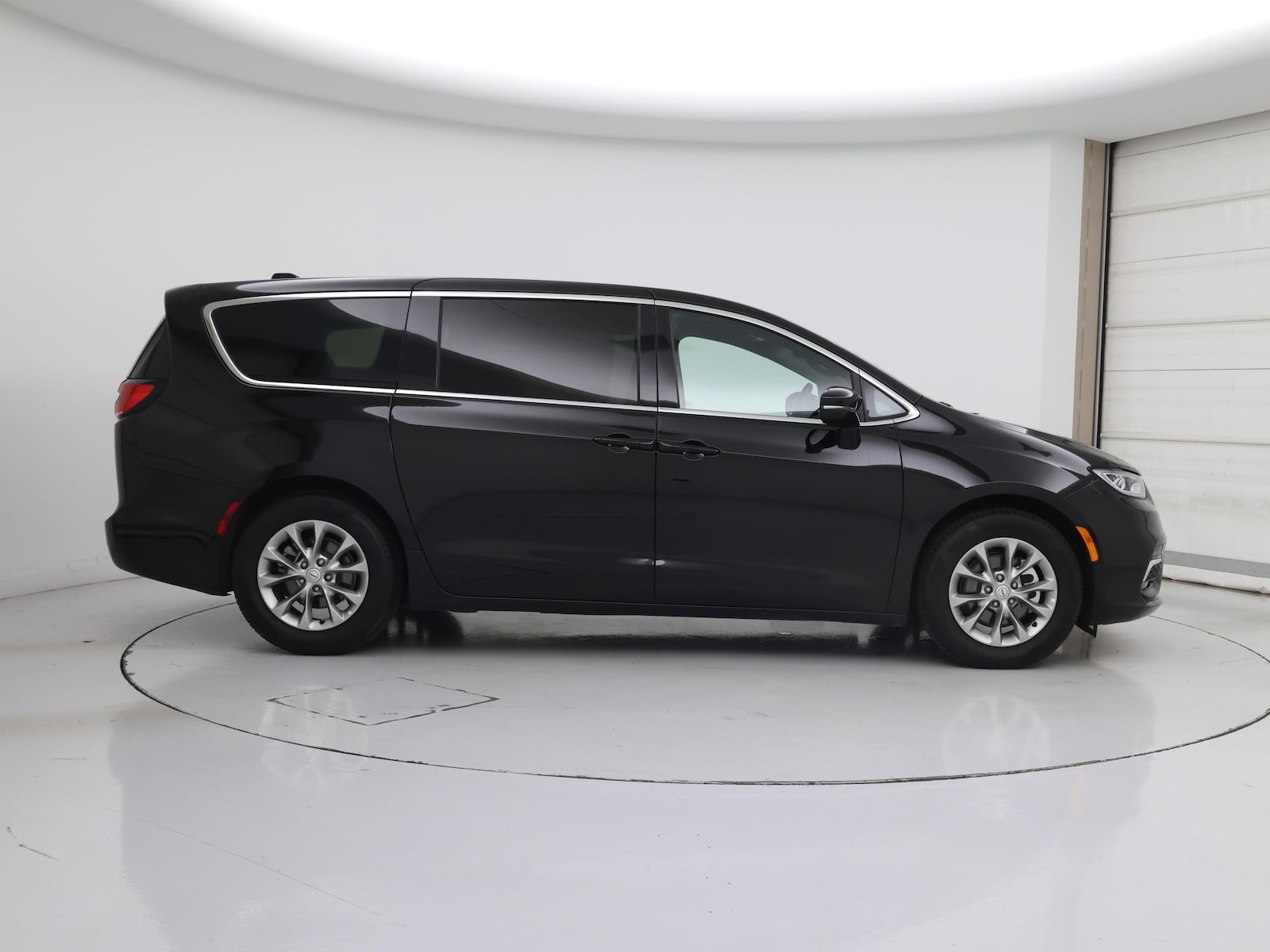 2026 Chrysler Pacifica Limited - Photo 8