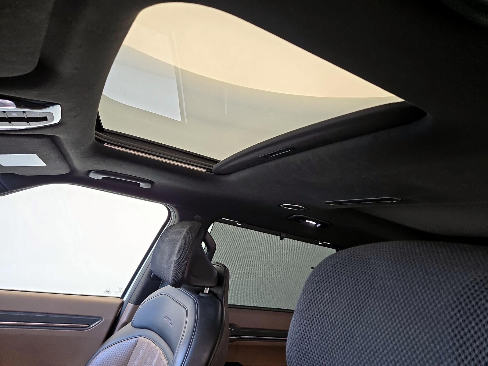 Sunroof(s) & Skylight(s)