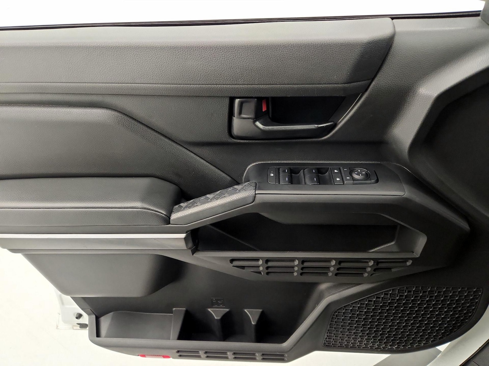 2024 Toyota Tacoma SR5 - Photo 13