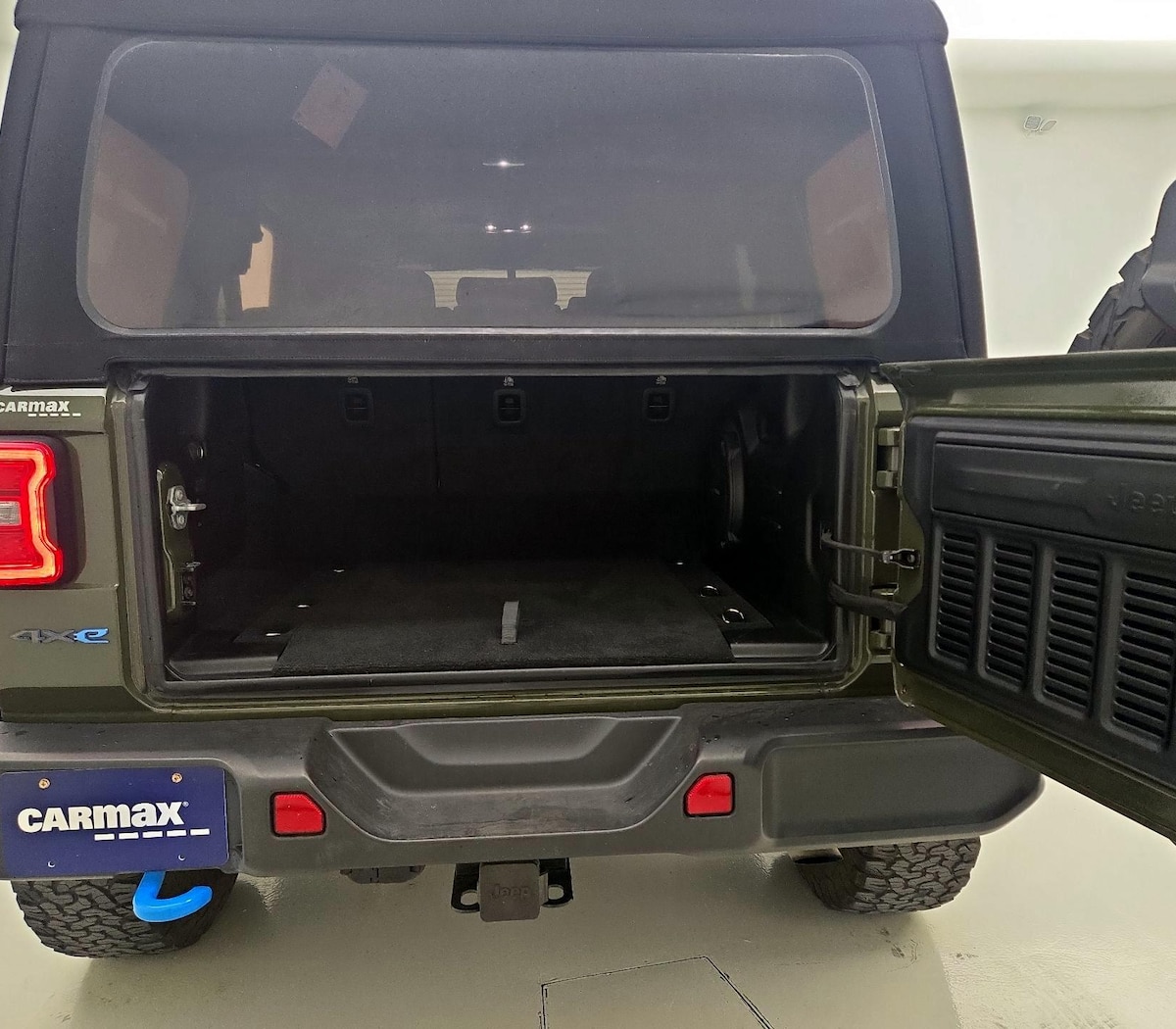 Trunk/Cargo (Seats Up)