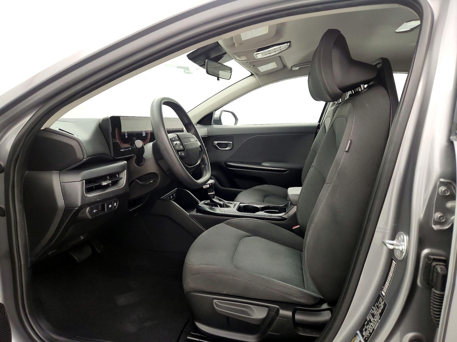 2025 Kia K4 LXS - Photo 12