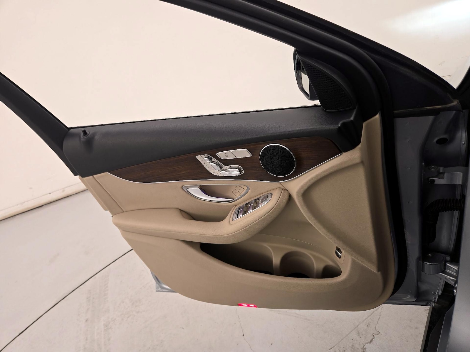 2022 Mercedes-Benz GLC GLC300 - Photo 13