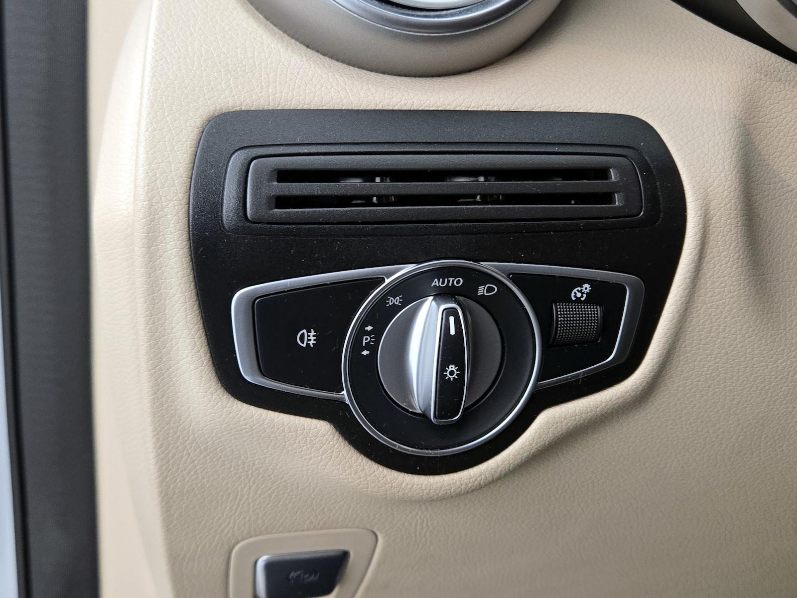 2022 Mercedes-Benz GLC GLC300 - Photo 14