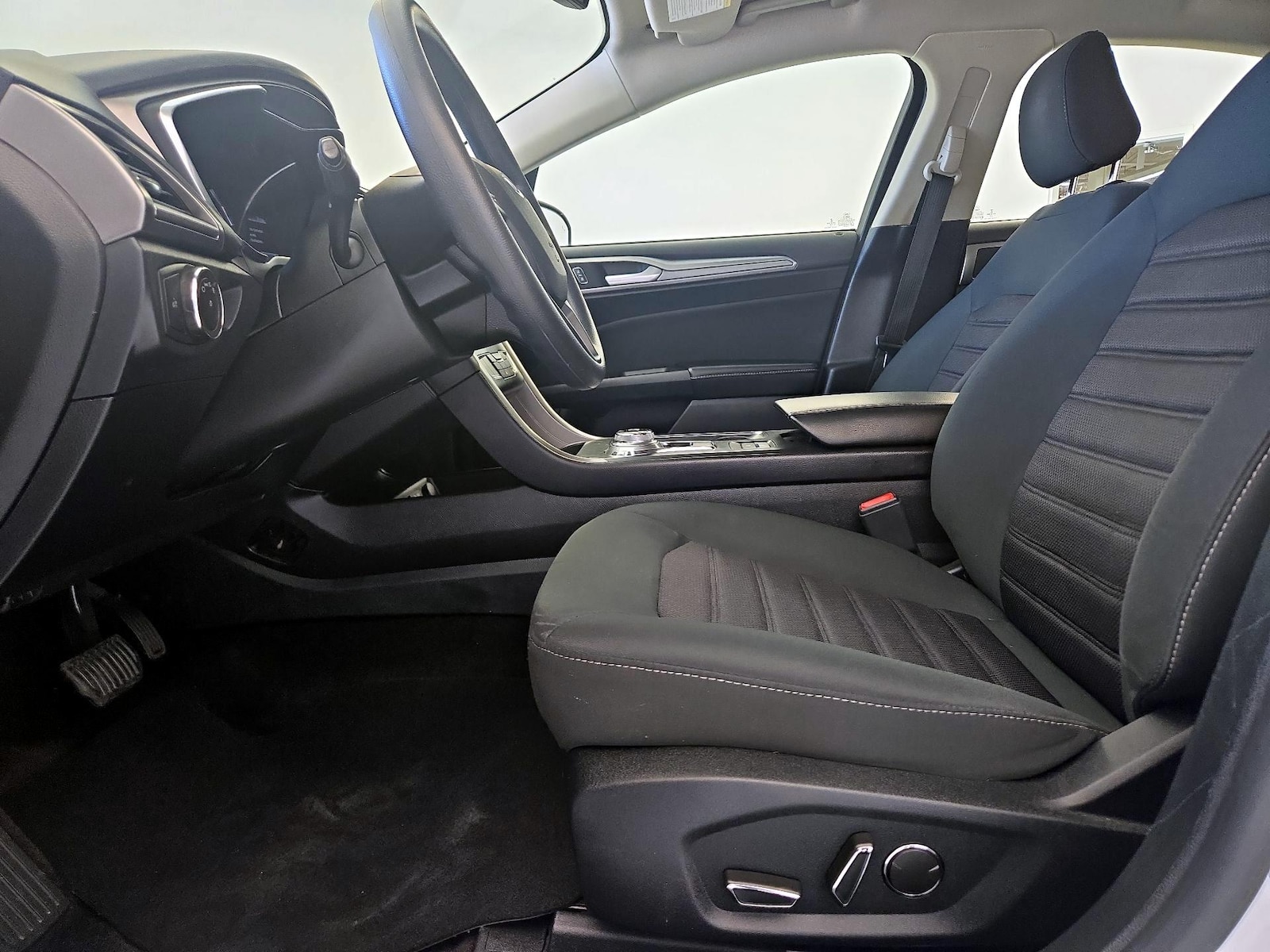 Power Seat(s) & Side Airbags