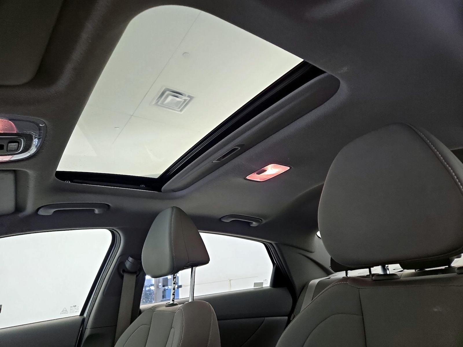 Sunroof(s) & Overhead Airbags
