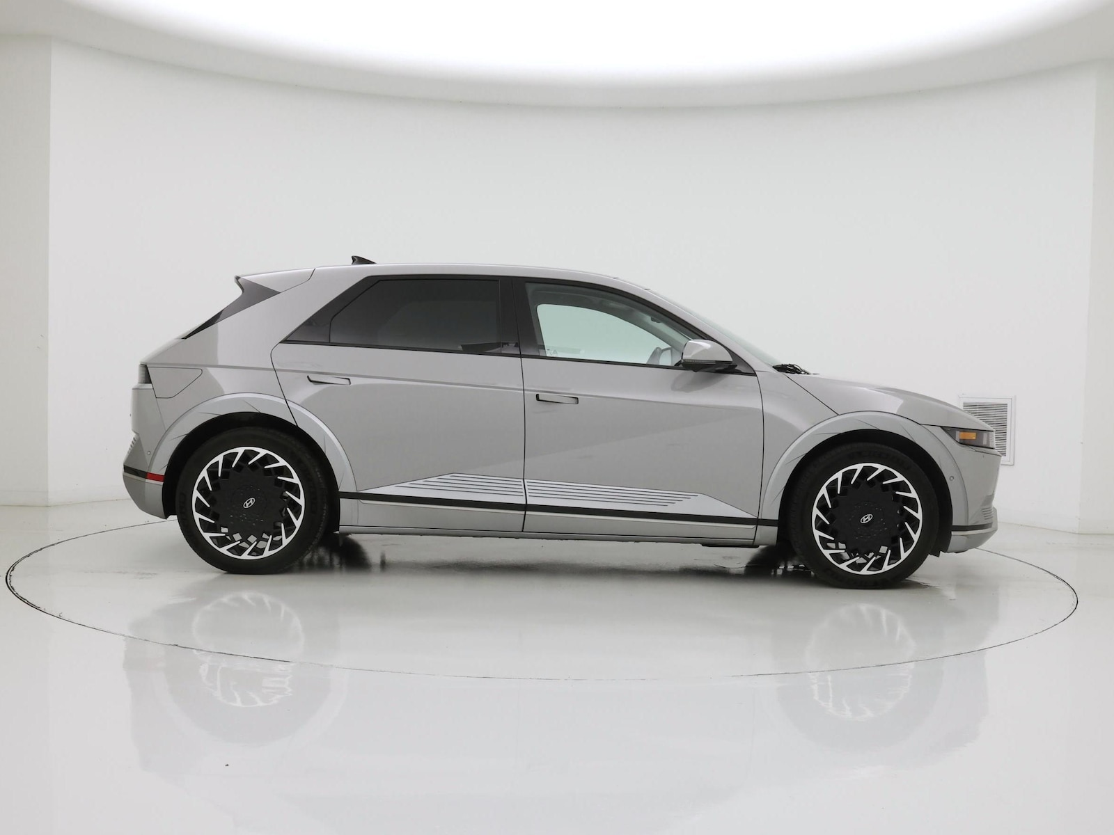 2024 Hyundai IONIQ 5 Limited - Photo 8